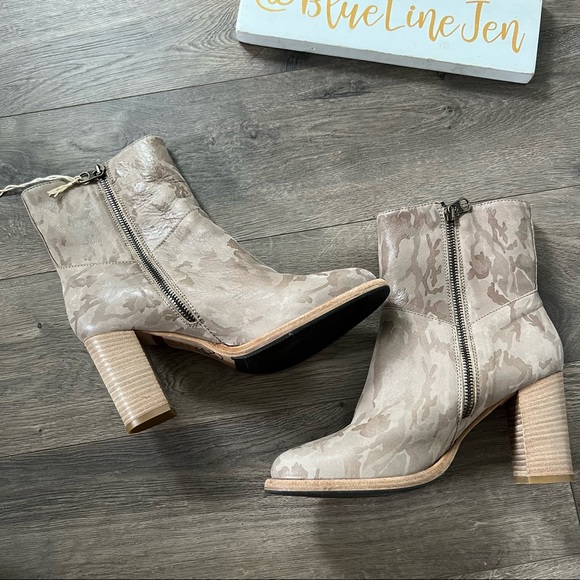 Ross and Snow Renata Genuine Shearling Tan Camo Booties NWOT - Picture 2 of 8